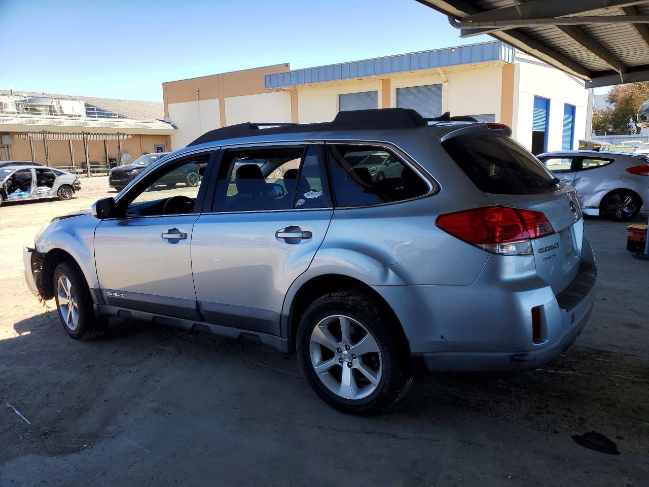 2013 SUBARU OUTBACK — фото 2