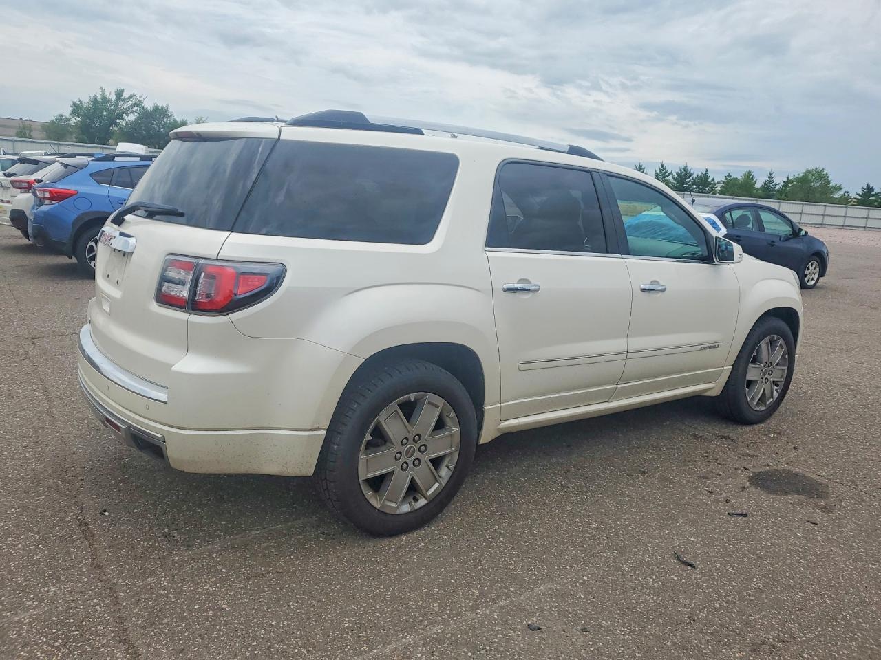 2015 GMC ACADIA — фото 3