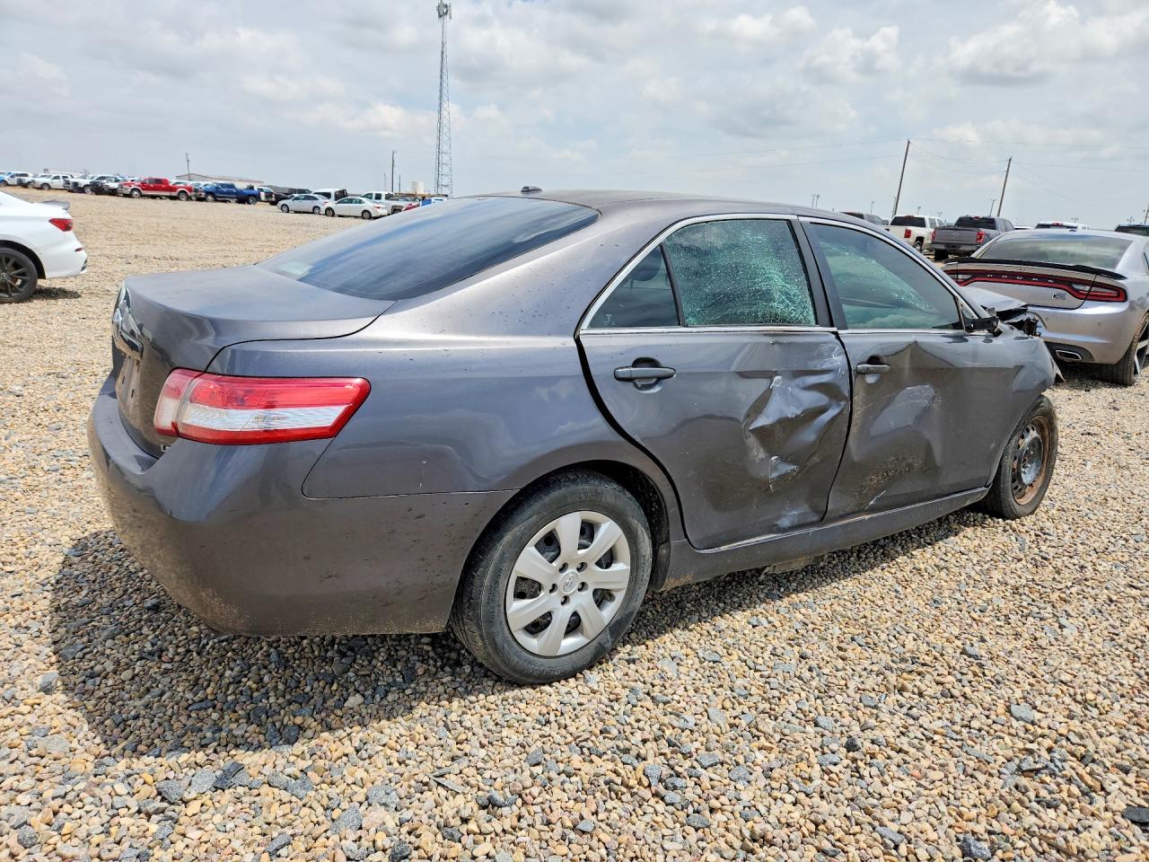 2011 TOYOTA CAMRY — фото 3