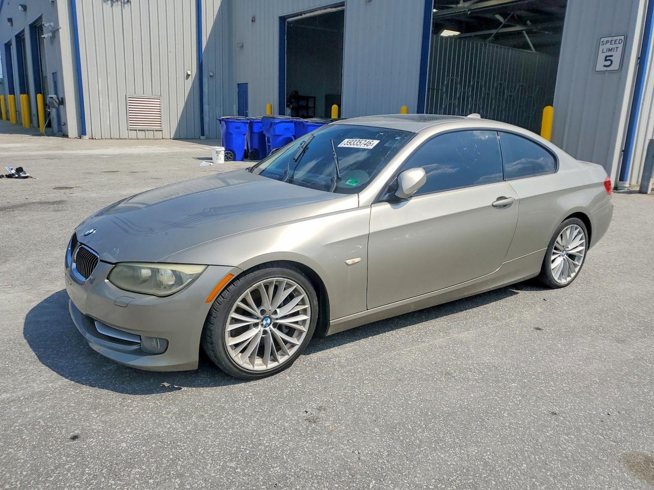 2011 BMW 3 SERIES — фото 1