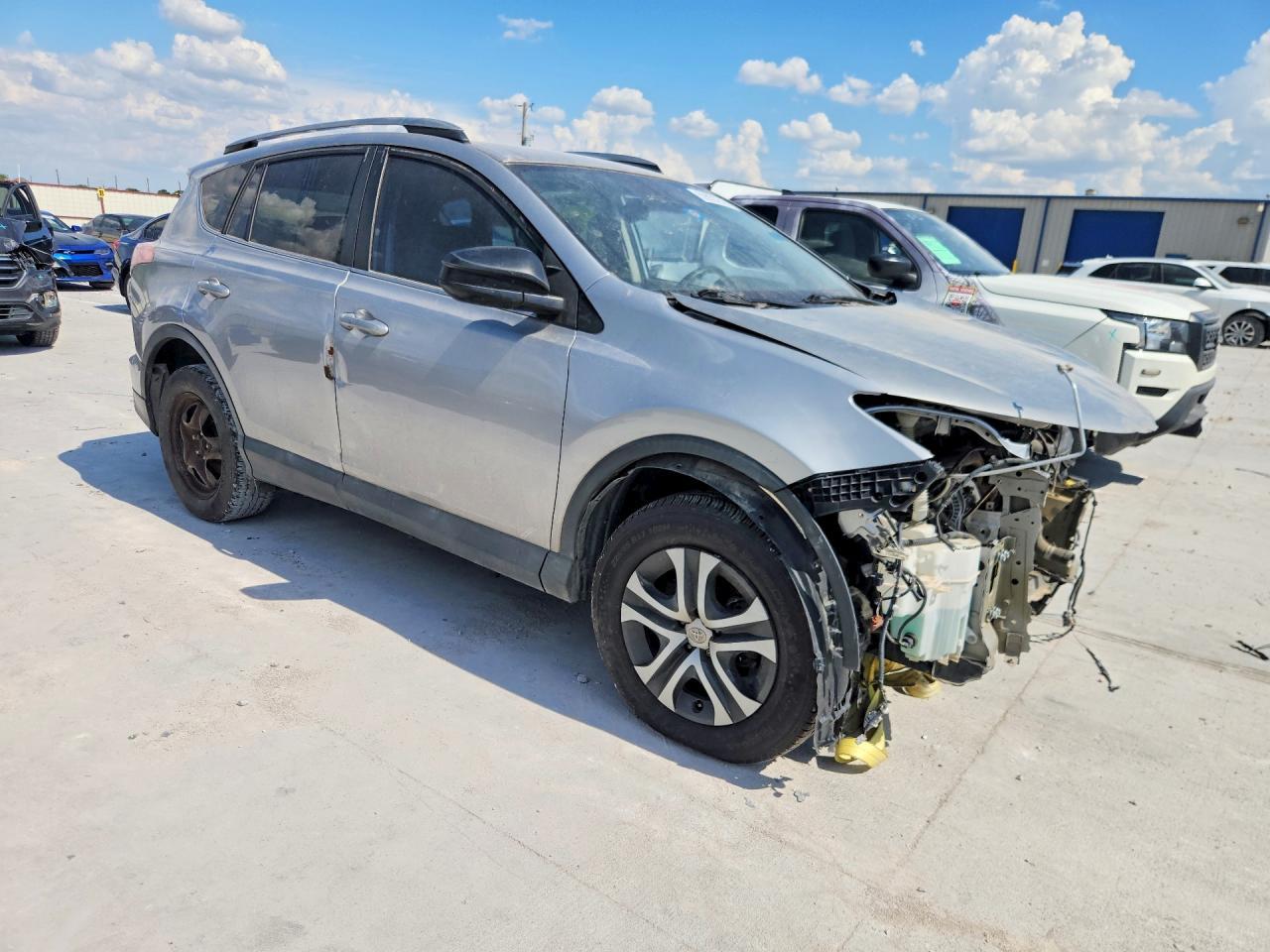 2017 TOYOTA RAV4 — фото 4