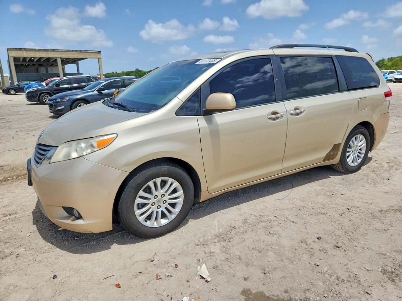 2014 TOYOTA SIENNA — фото 1