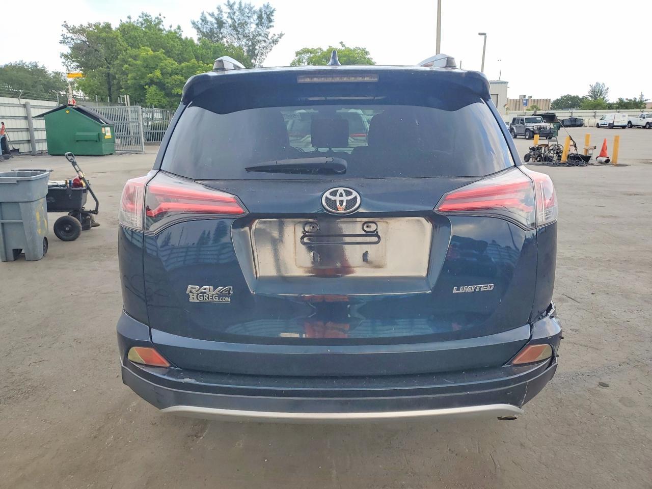 2018 TOYOTA RAV4 — фото 6