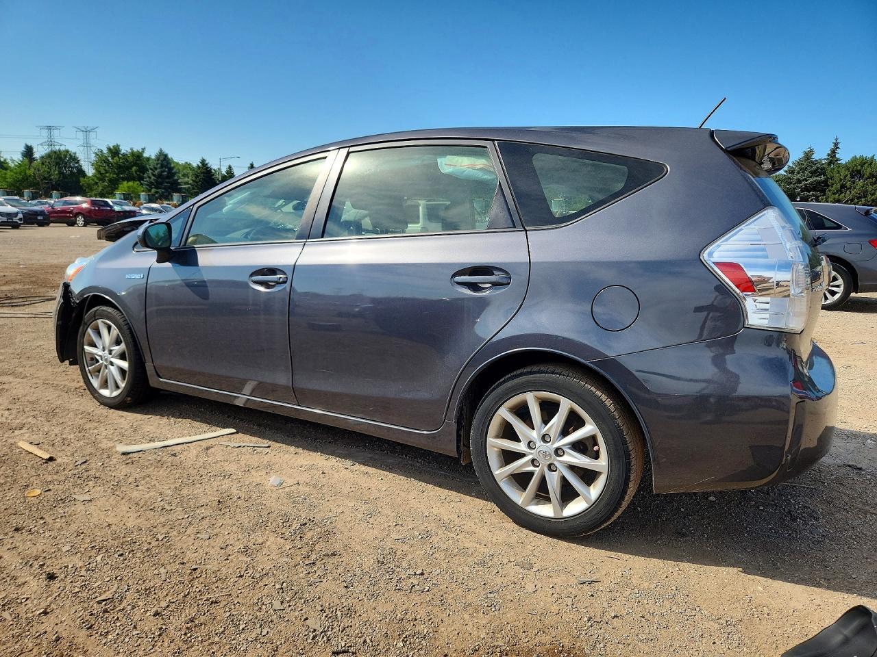 2014 TOYOTA PRIUS V — фото 2