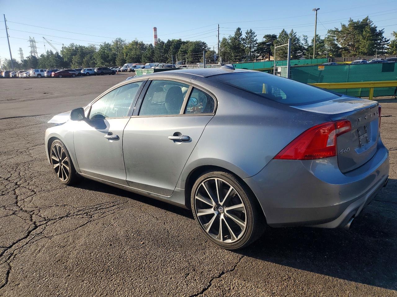 2018 VOLVO S60 — фото 2