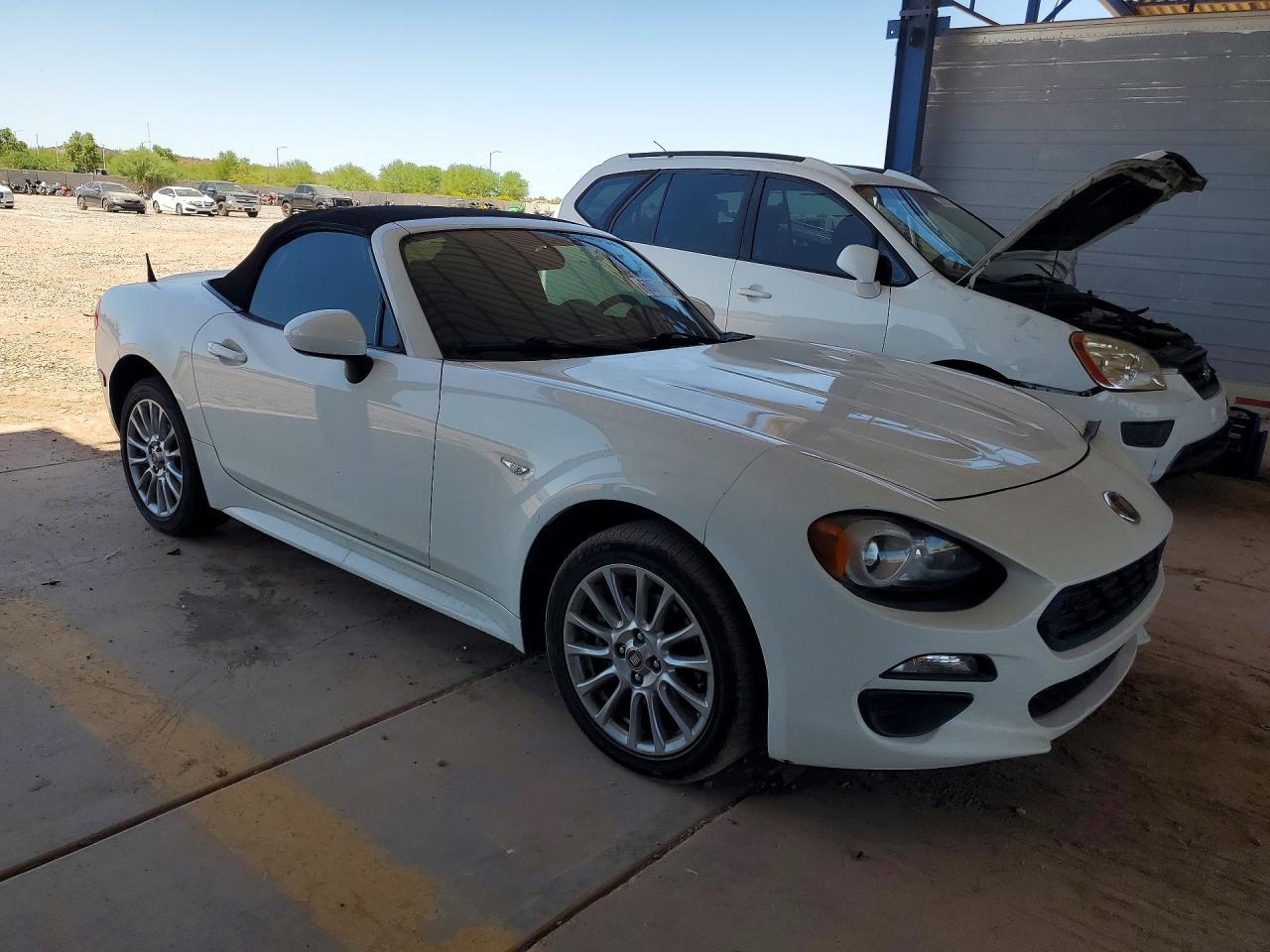 2017 FIAT 124 SPIDER — фото 4