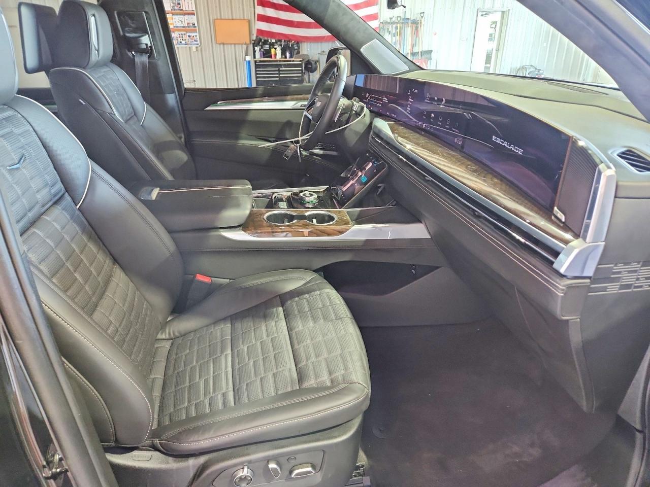 2025 CADILLAC ESCALADE — фото 13