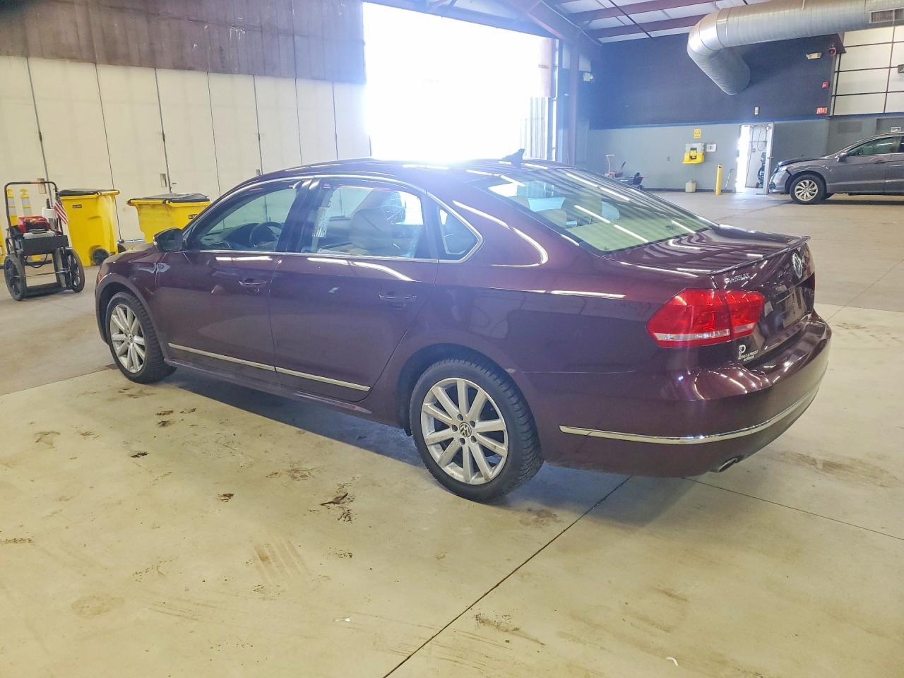 2013 VOLKSWAGEN PASSAT — фото 2
