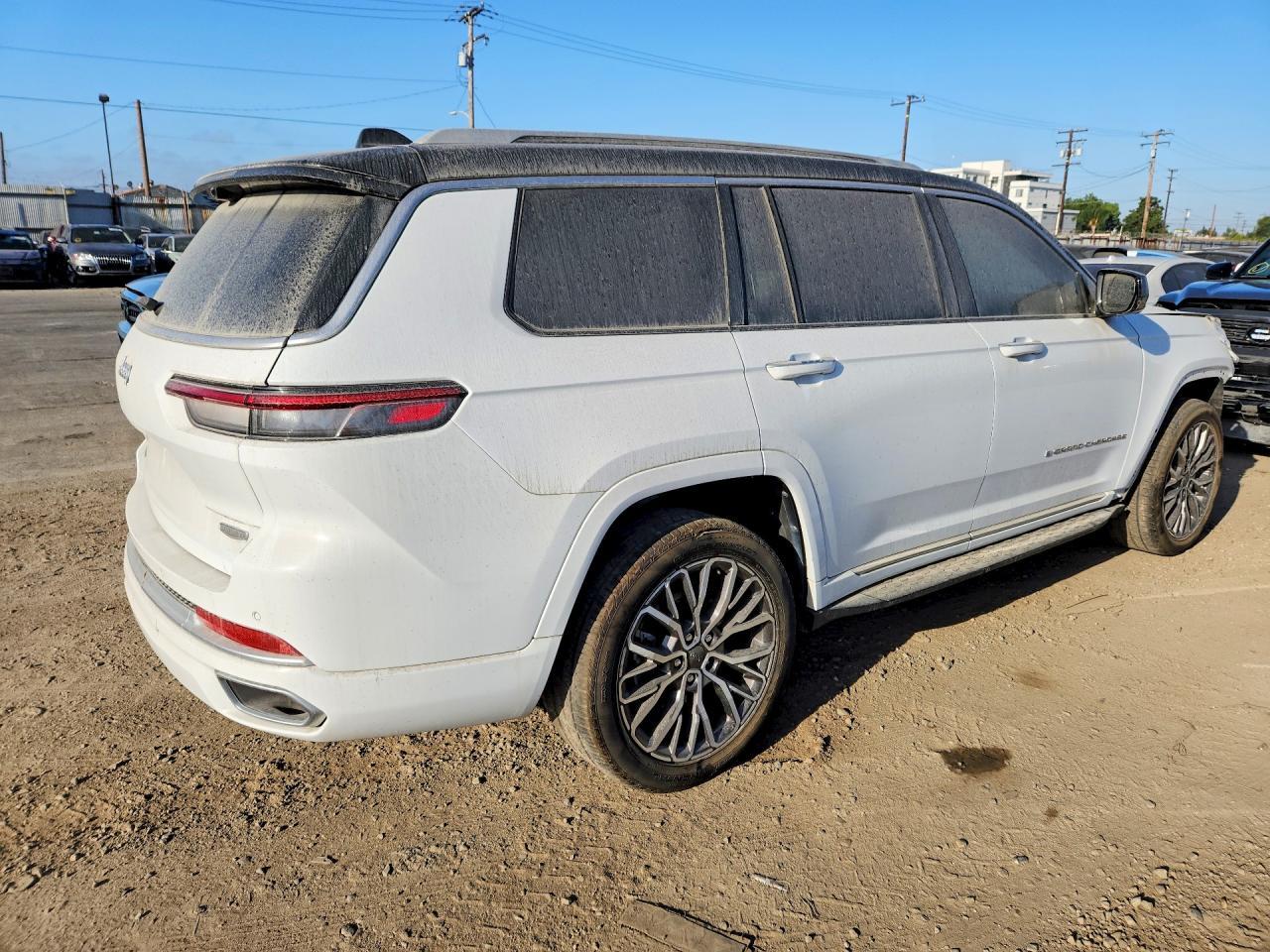 2022 JEEP GRAND CHEROKEE — фото 3