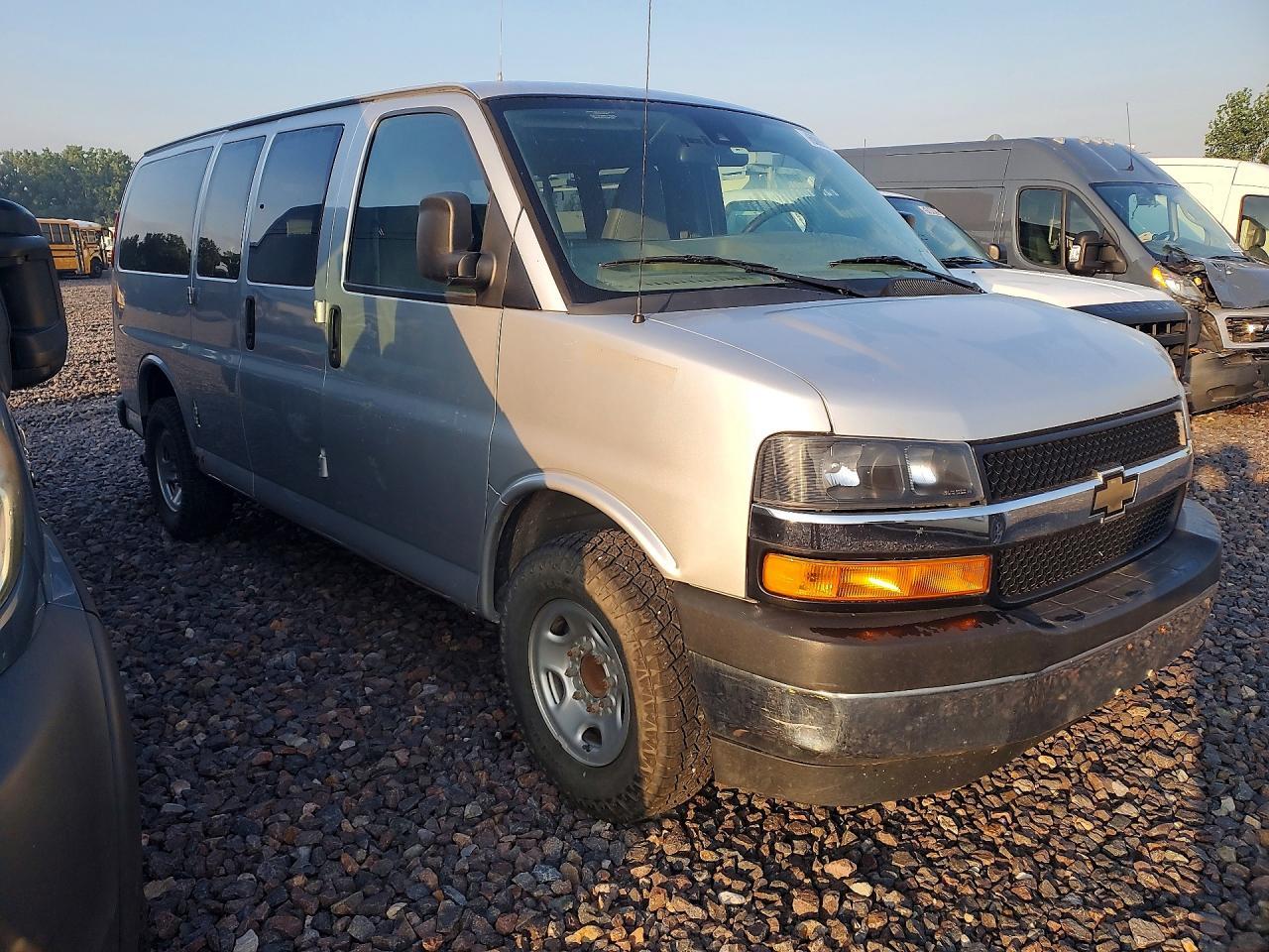 2019 CHEVROLET EXPRESS — фото 4