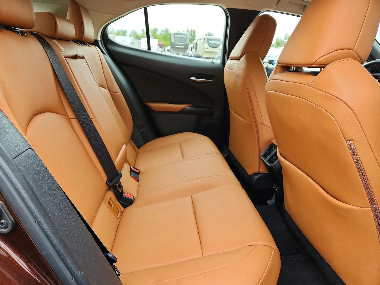 2019 LEXUS UX 250H — фото 10