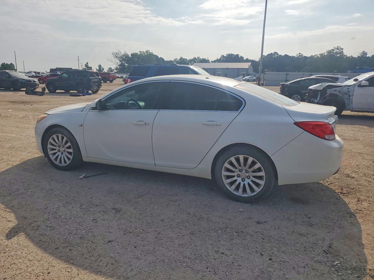 2011 BUICK REGAL — фото 2