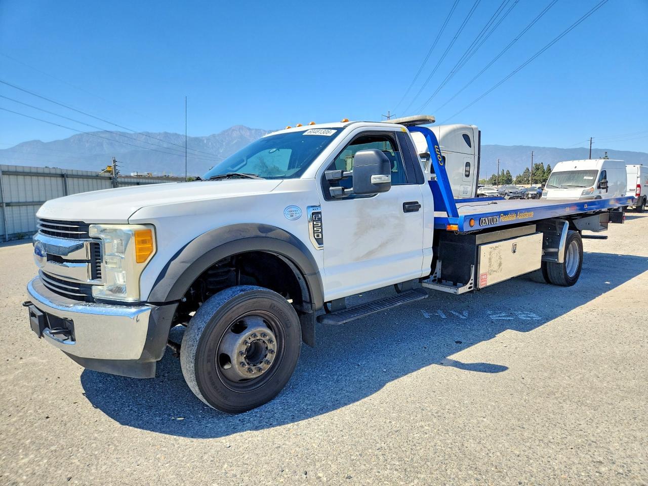 2017 FORD F-550 — фото 1