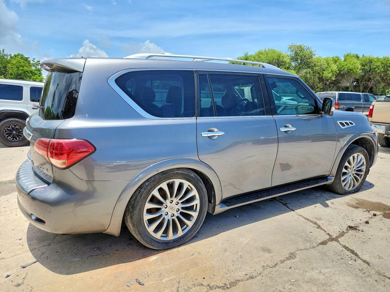 2017 INFINITI QX80 — фото 3