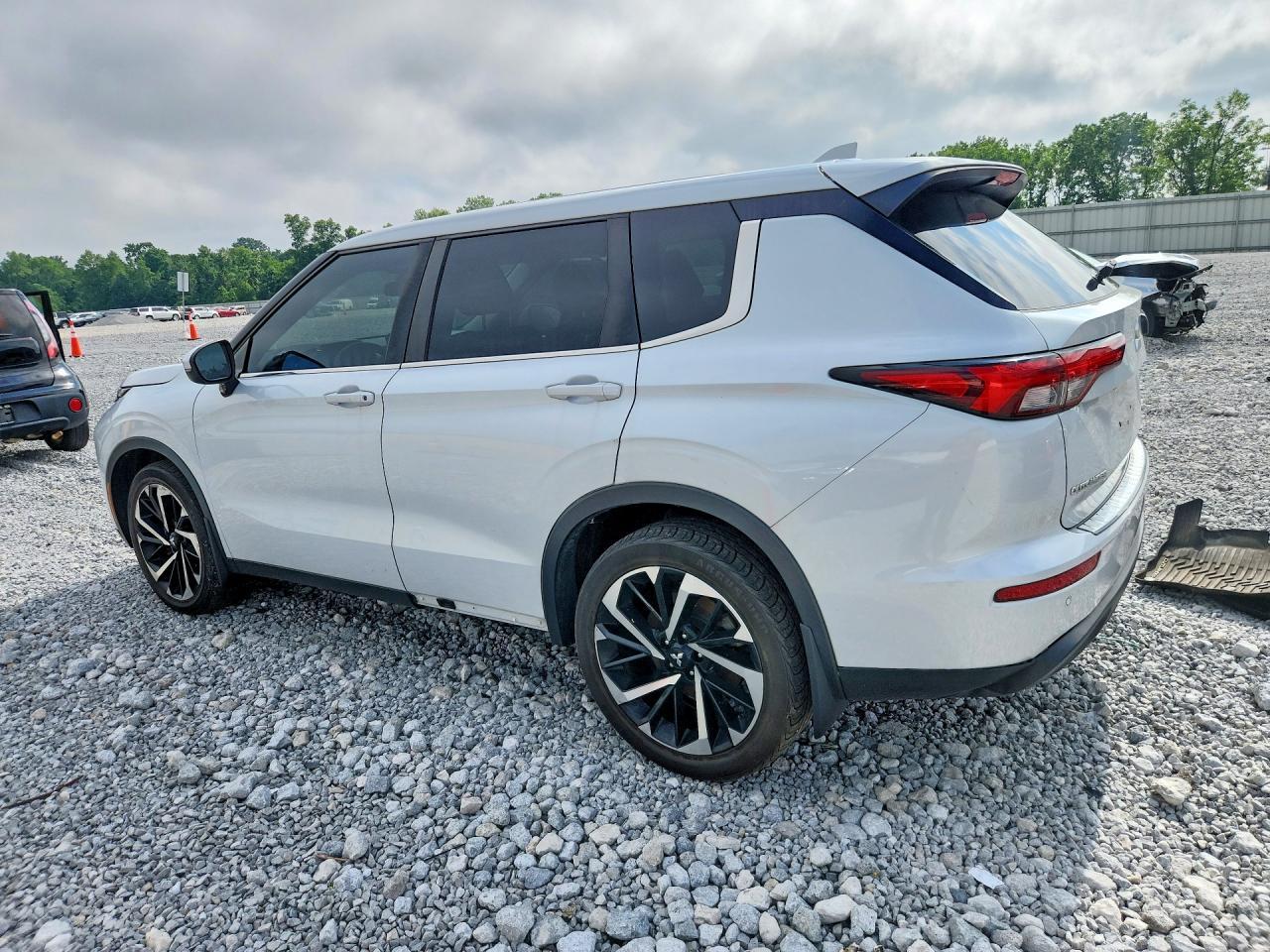 2022 MITSUBISHI OUTLANDER — фото 2