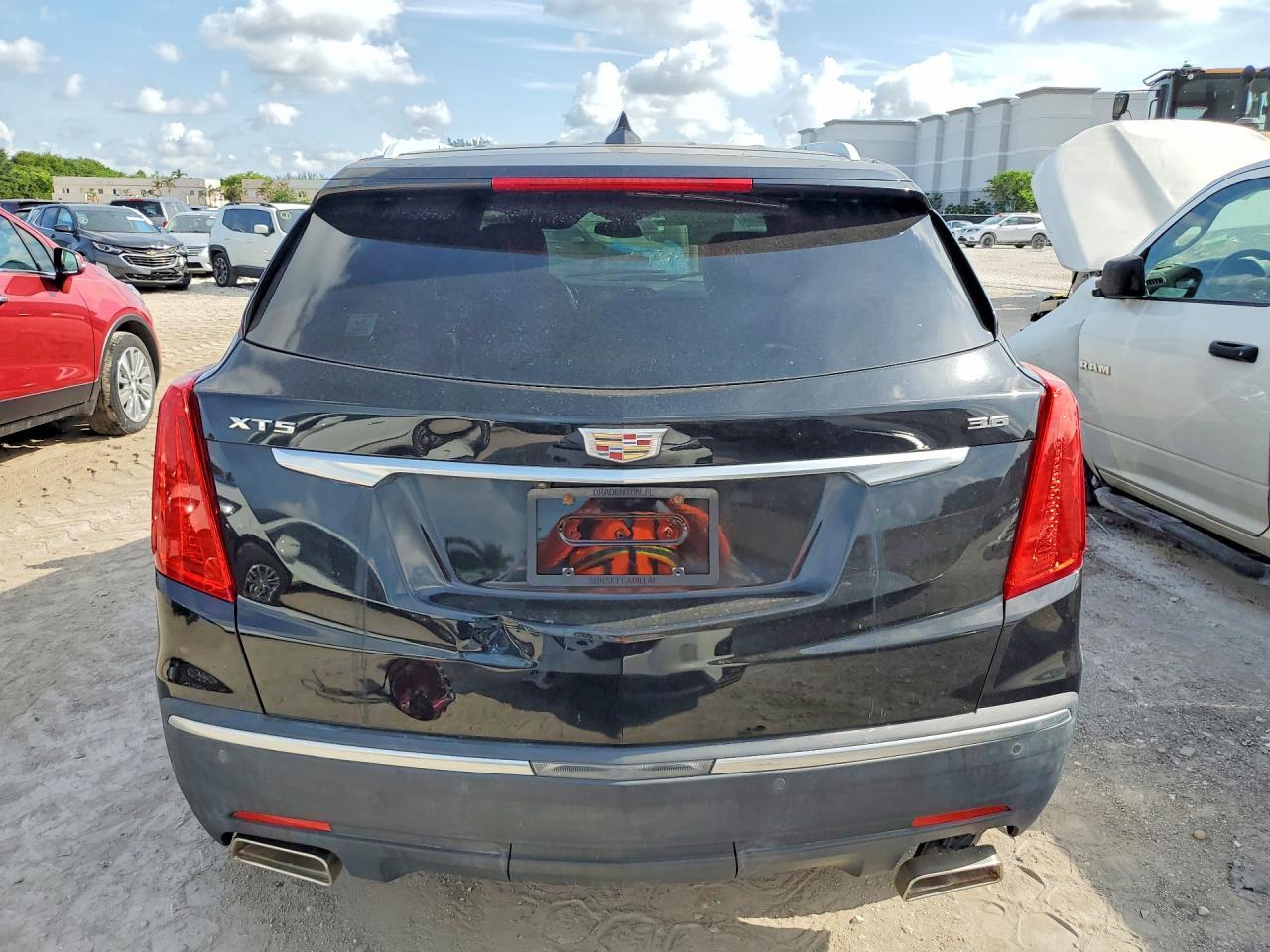 2017 CADILLAC XT5 — фото 6