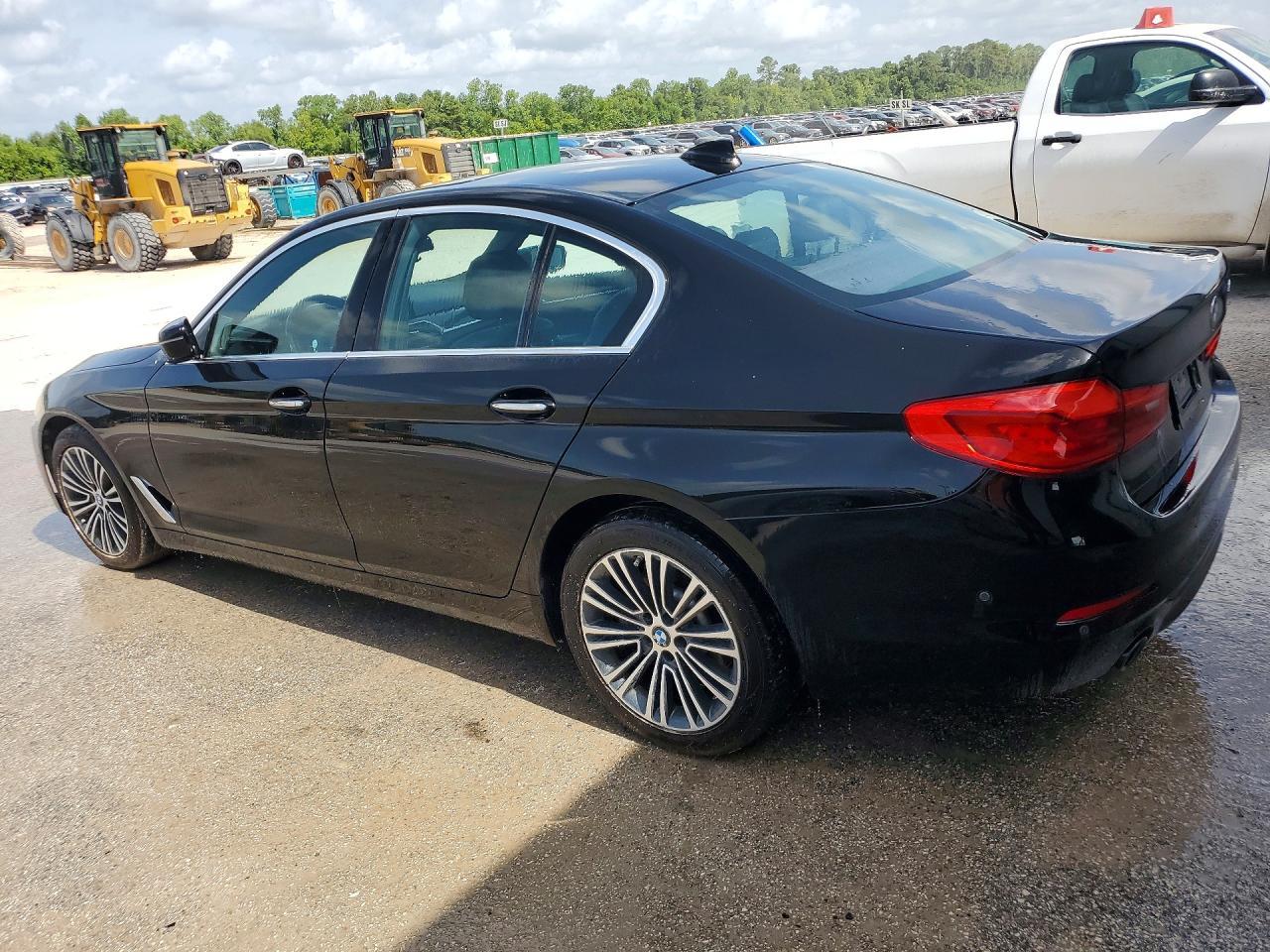 2017 BMW 5 SERIES — фото 2