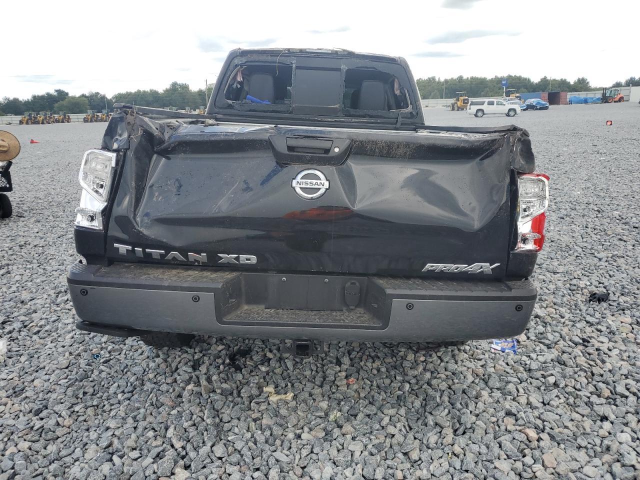 NISSAN TITAN