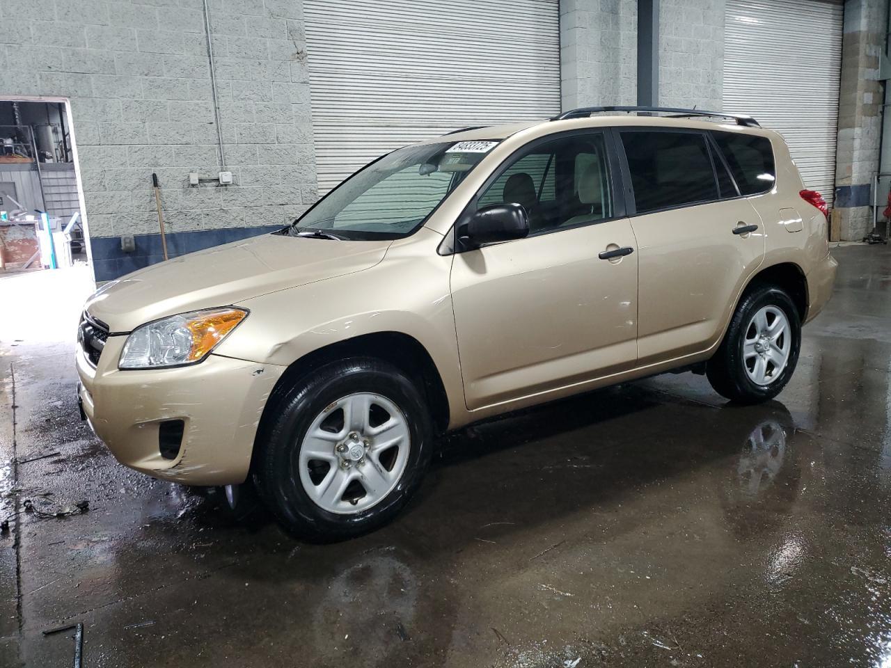 2010 TOYOTA RAV4 — фото 1