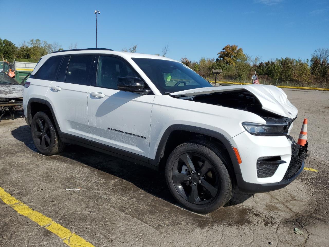 2024 JEEP GRAND CHEROKEE — фото 4