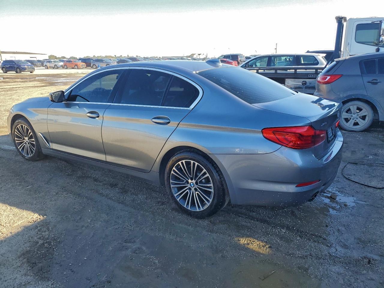 2019 BMW 5 SERIES — фото 2