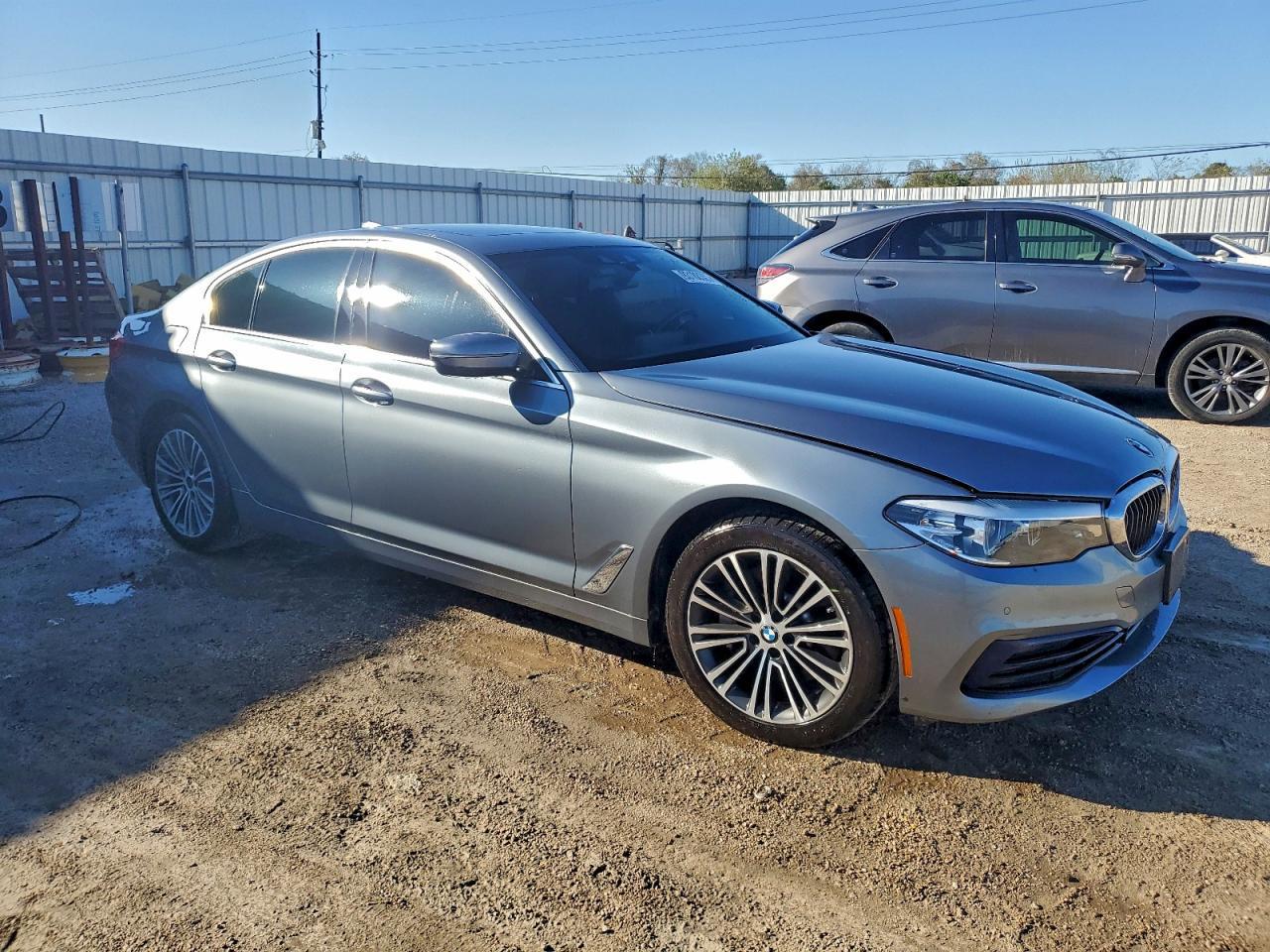 2019 BMW 5 SERIES — фото 4