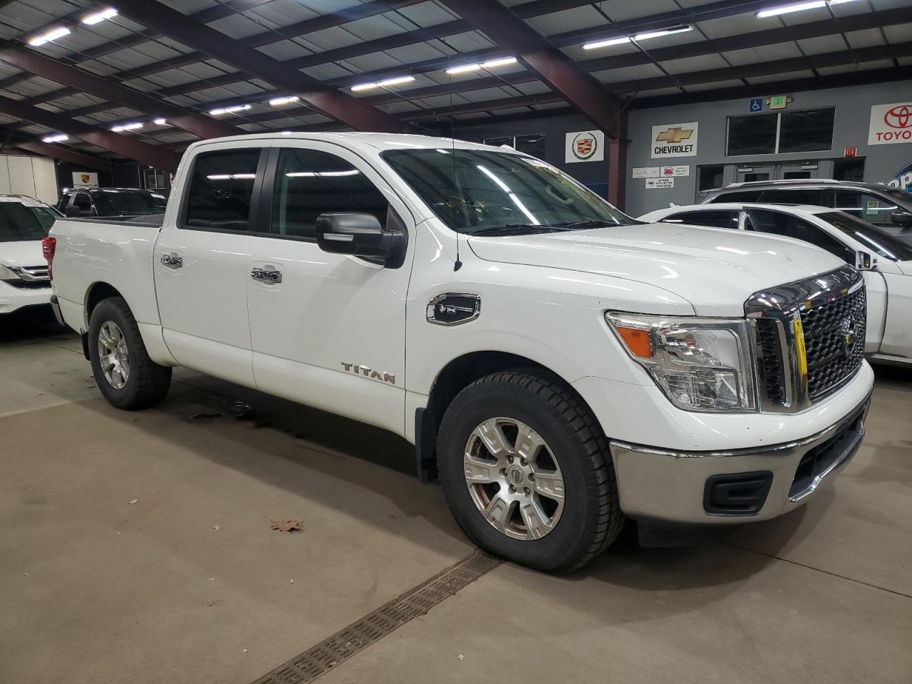 2017 NISSAN TITAN — фото 4