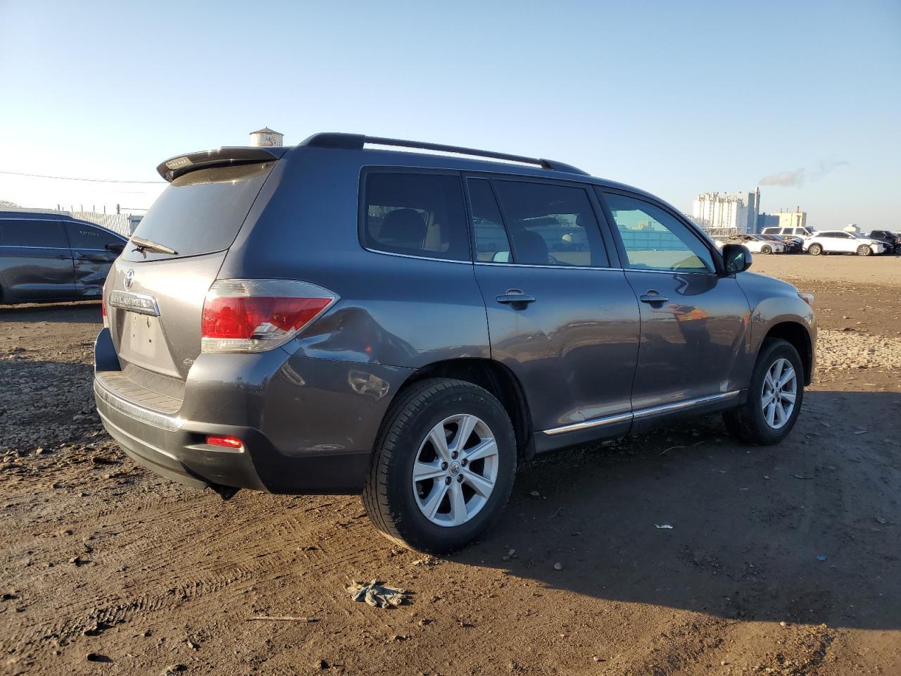2013 TOYOTA HIGHLANDER — фото 3
