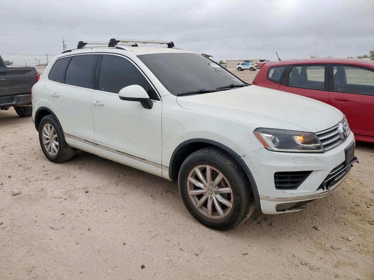VOLKSWAGEN TOUAREG