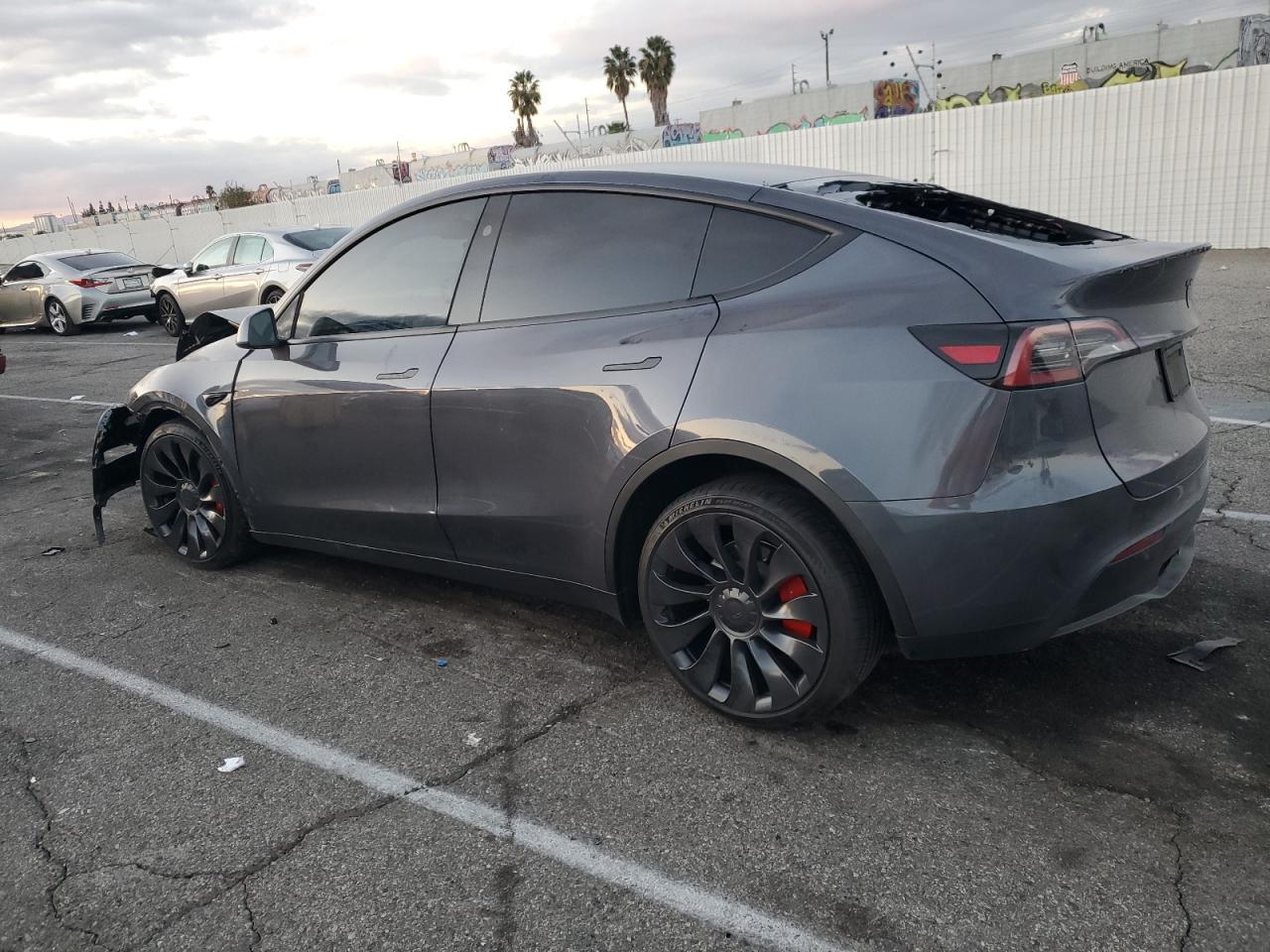 TESLA MODEL Y