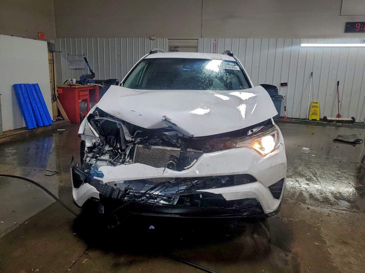 2017 TOYOTA RAV4 — фото 5
