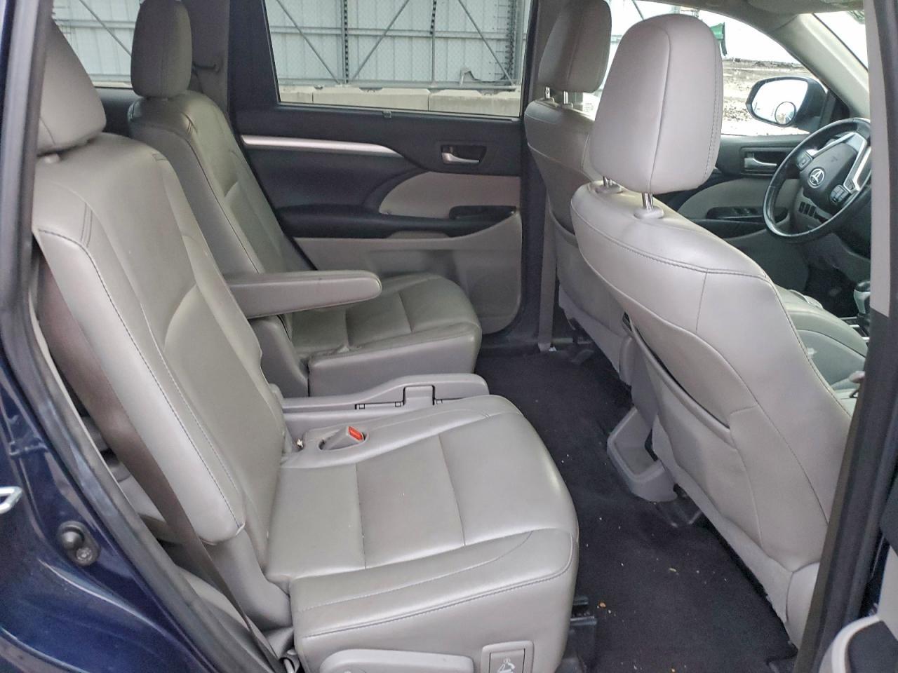 2016 TOYOTA HIGHLANDER — фото 11
