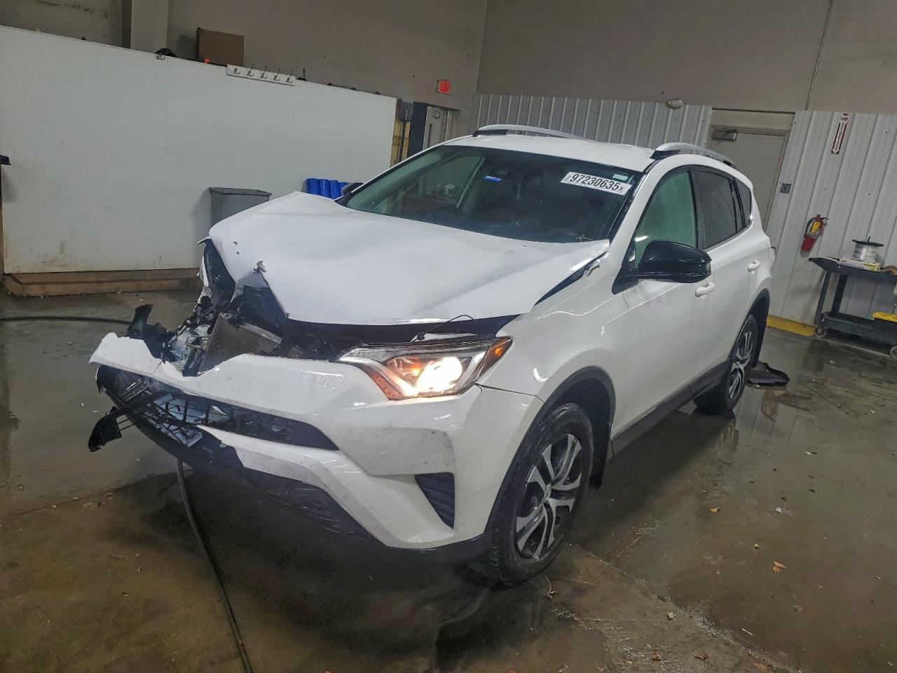 2017 TOYOTA RAV4 — фото 1