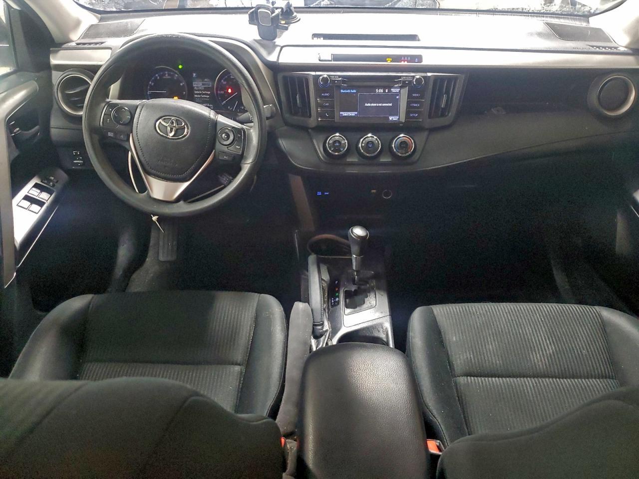 2017 TOYOTA RAV4 — фото 8
