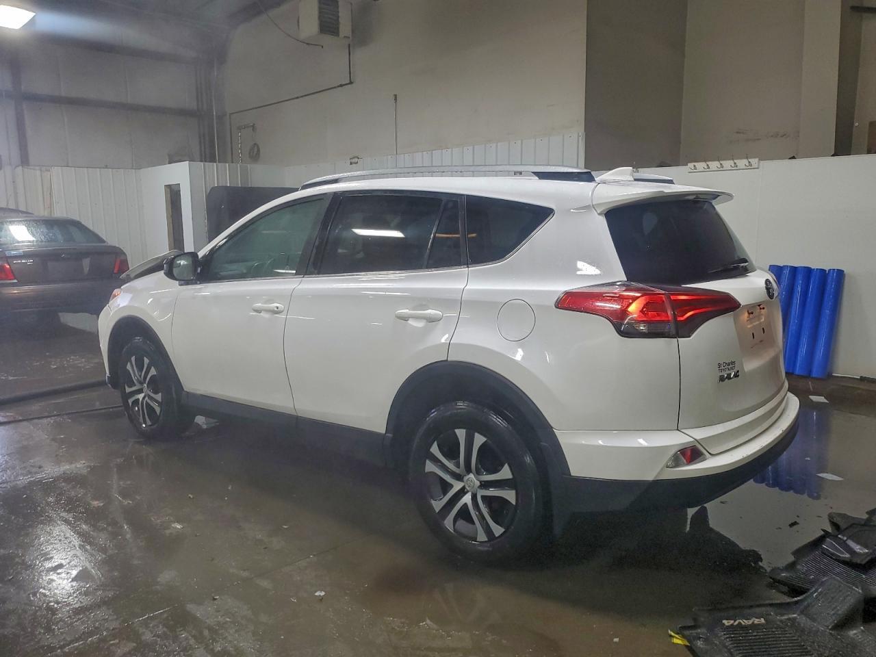 2017 TOYOTA RAV4 — фото 2