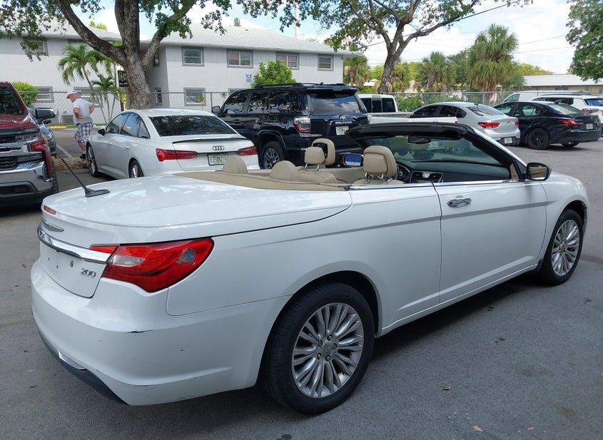 Chrysler 200