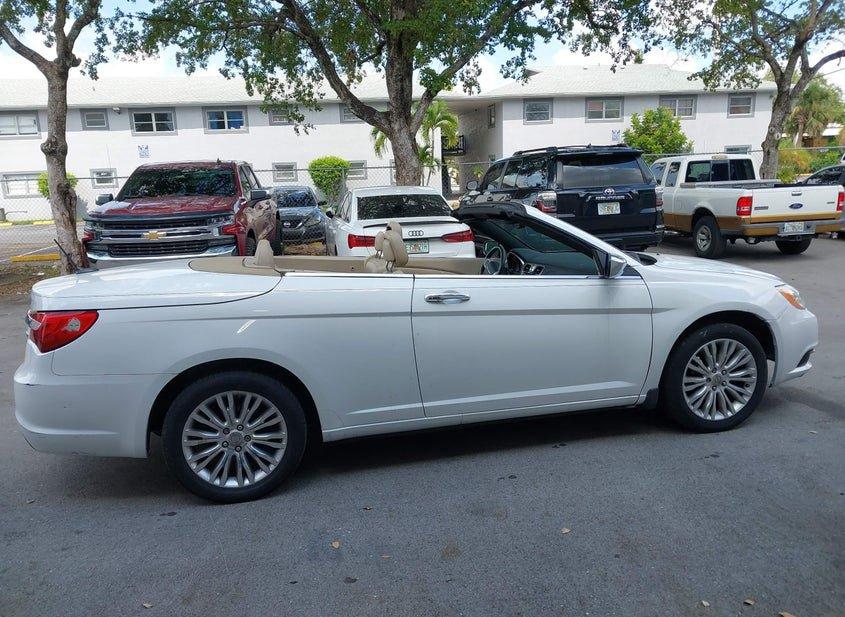 Chrysler 200