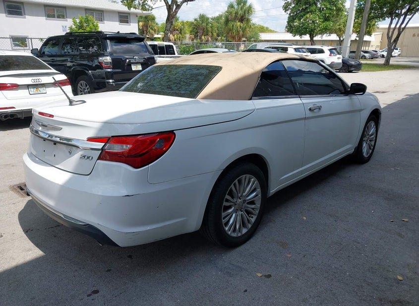 Chrysler 200