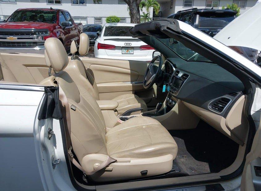 Chrysler 200