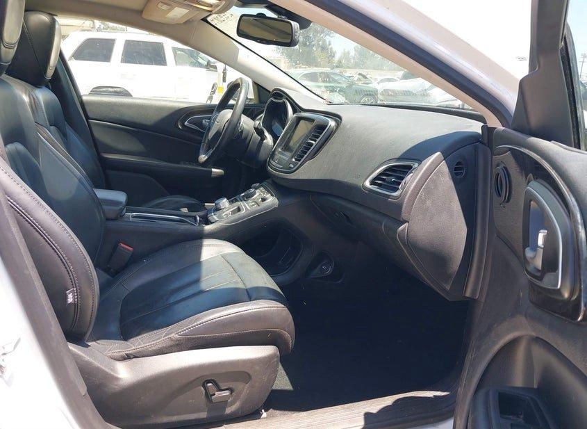 Chrysler 200