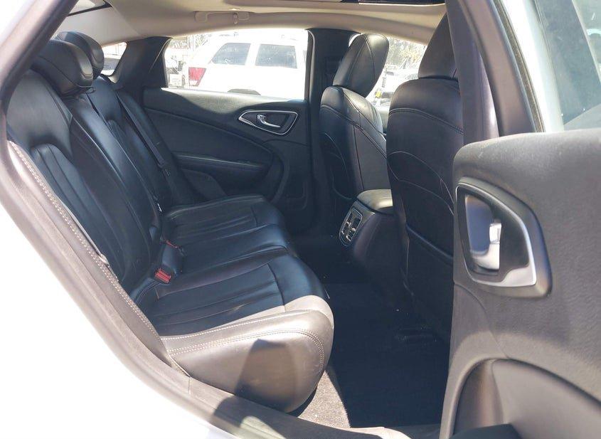 Chrysler 200