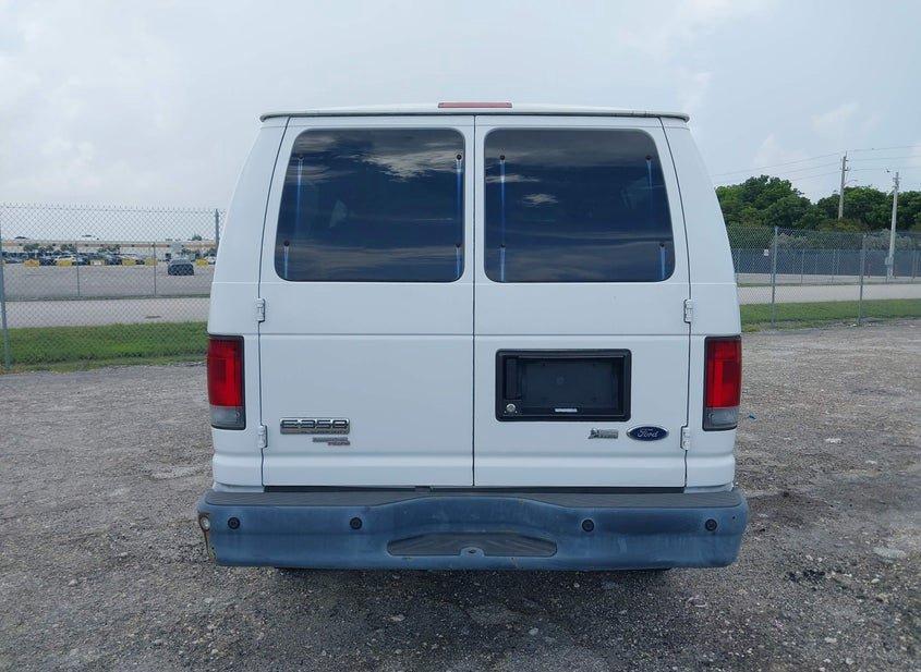 Ford E-350 Super Duty