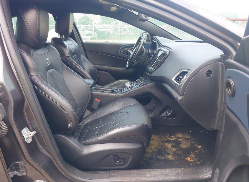 Chrysler 200