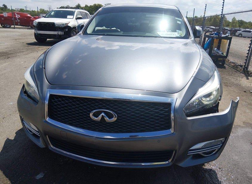 Infiniti Q70