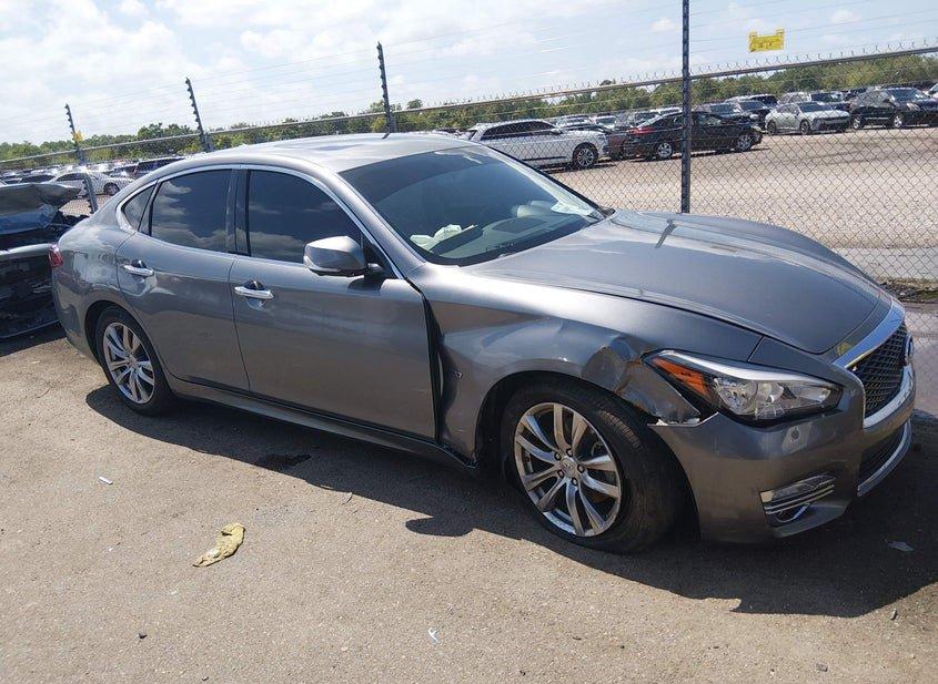 Infiniti Q70