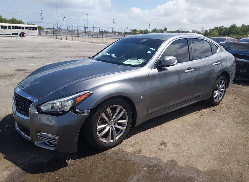 Infiniti Q70