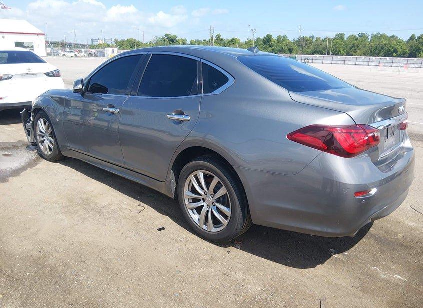 Infiniti Q70