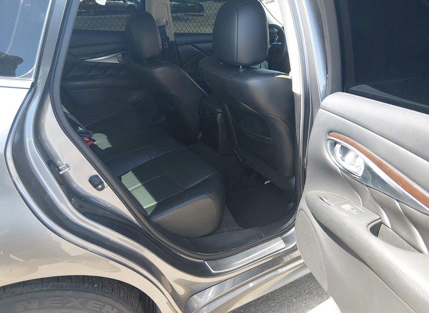 Infiniti Q70