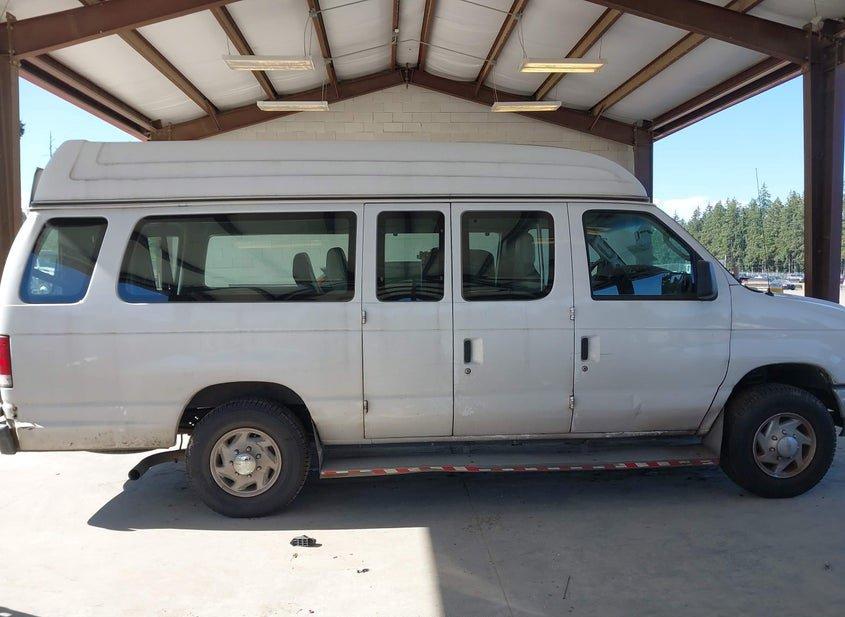 Ford E-350 Super Duty