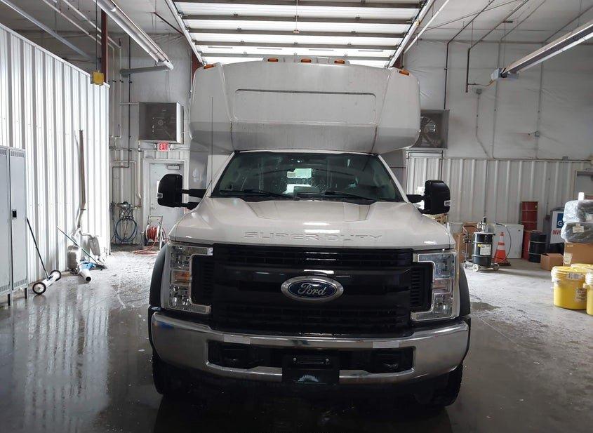 Ford F-450 Chassis